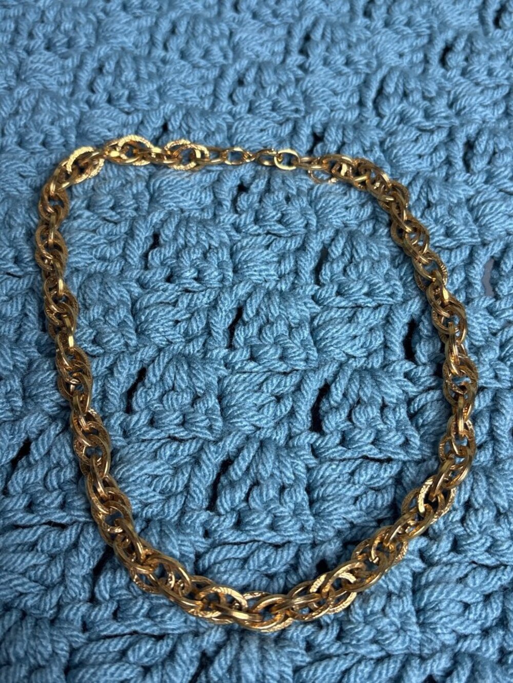 Vintage Textured Goldtone Chain Necklace Spring Ring 15 inches Long